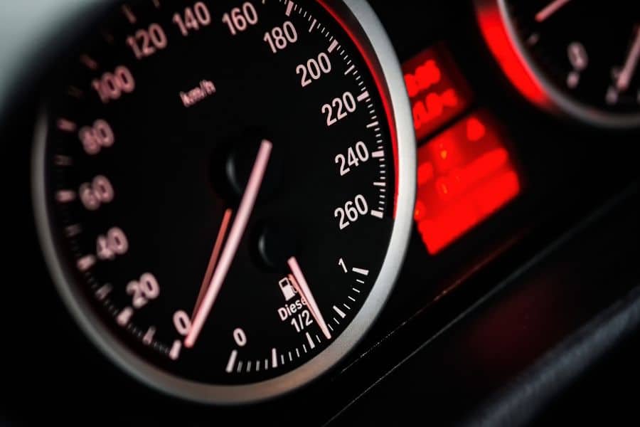 Read more about the article Besaran yang Diukur Speedometer Lengkap dengan Fungsinya