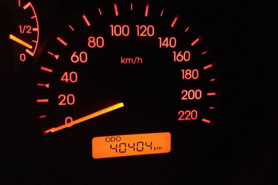 cara membaca odometer mobil