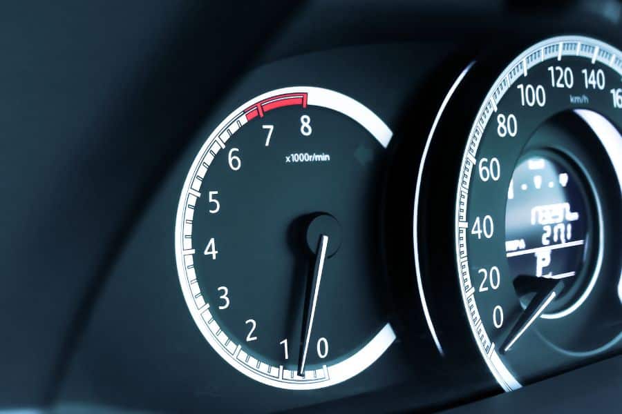 Read more about the article Cara Baca Tachometer Mobil yang Benar, Jangan Salah!