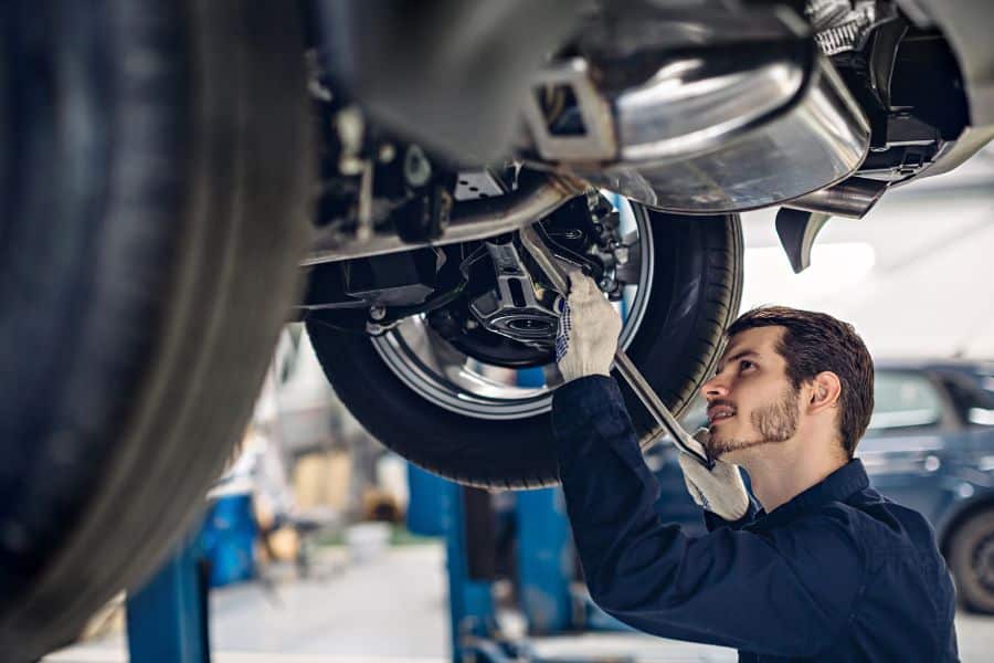 servis pertama mobil baru