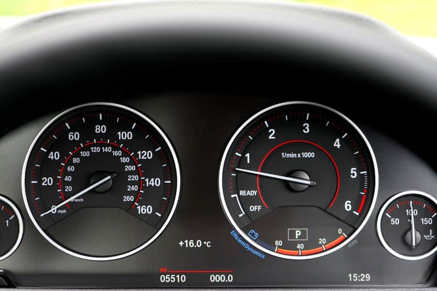 Read more about the article Butuh Service Speedometer Mobil? Kenali Biaya & Gejalanya