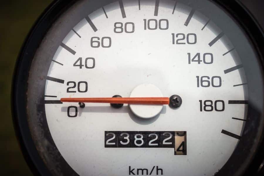 Read more about the article Berapa Standar Kilometer Mobil Bekas? Ini Ambang Idealnya!