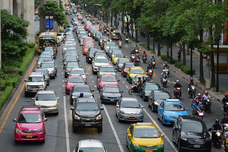 Read more about the article 5 Tips Memilih City Car yang Cocok untuk Tembus Kemacetan