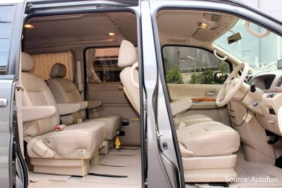 Mobil dengan Captain Seat