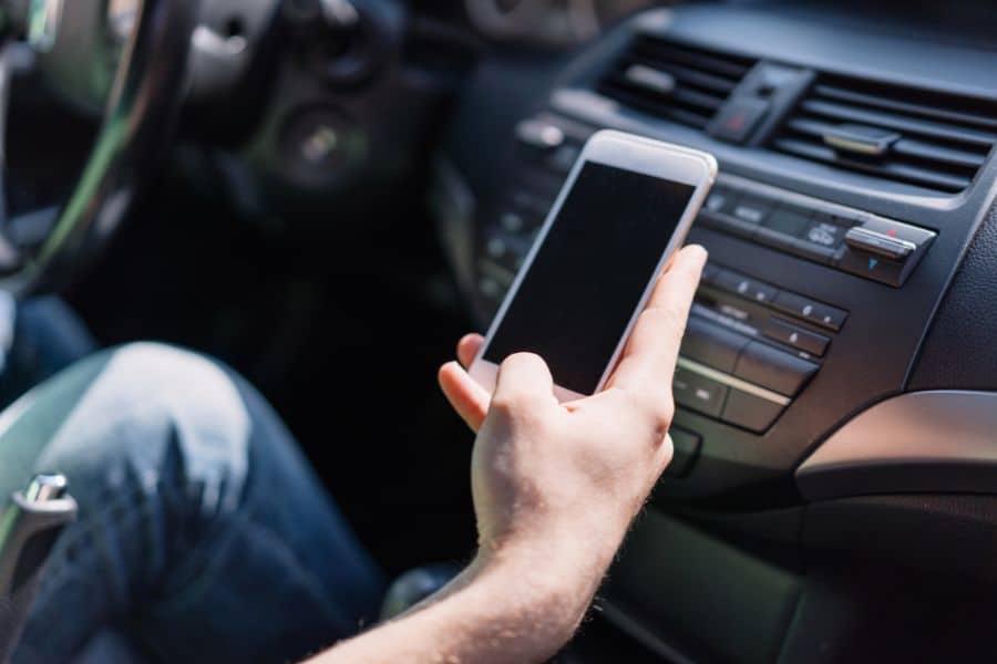 Read more about the article Cara Menyambungkan Bluetooth ke Mobil, Praktis Tanpa Ribet!