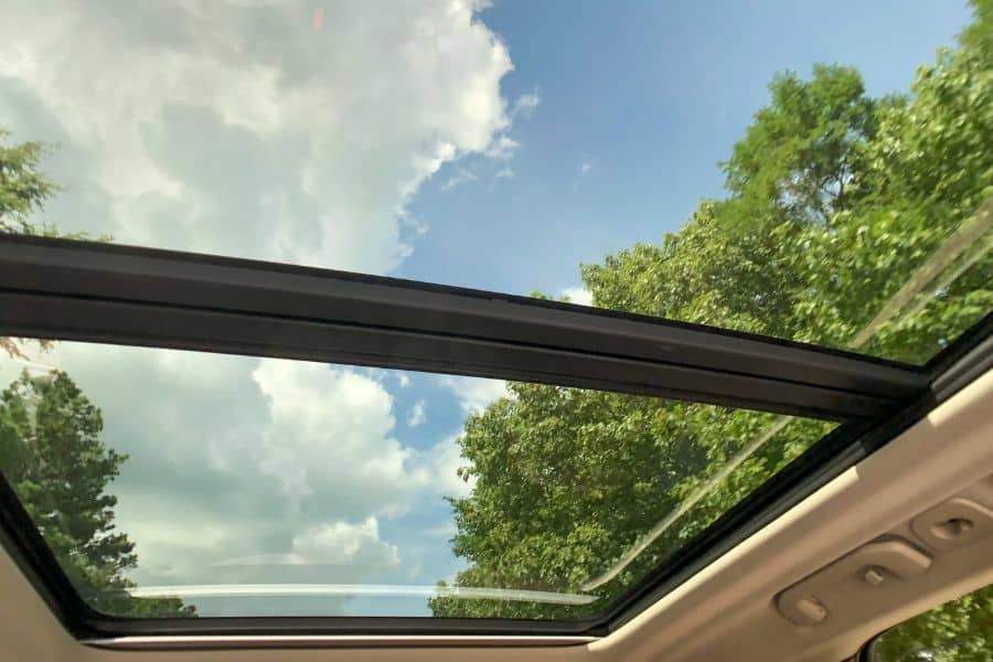 apakah fortuner ada sunroof