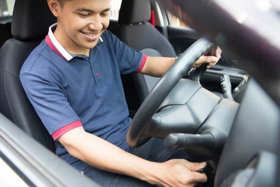 Read more about the article Cara Menyalakan Mobil Manual yang Benar, Cek Sekarang!