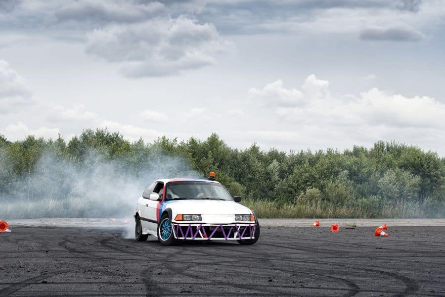 Read more about the article 4 Cara Melakukan Drifting Mobil untuk Pemula