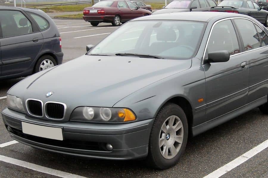 Read more about the article Mobil BMW Bekas: Kelebihan, Kekurangan, dan Harganya