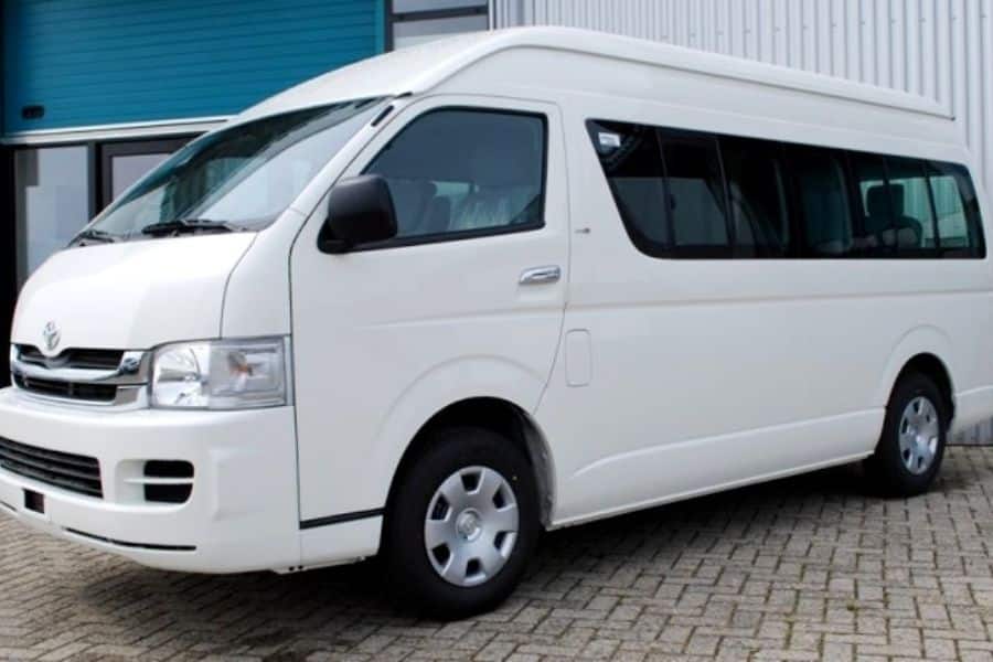 Read more about the article Mobil Hiace Bekas: Keuntungan, Tips Beli, dan Harganya
