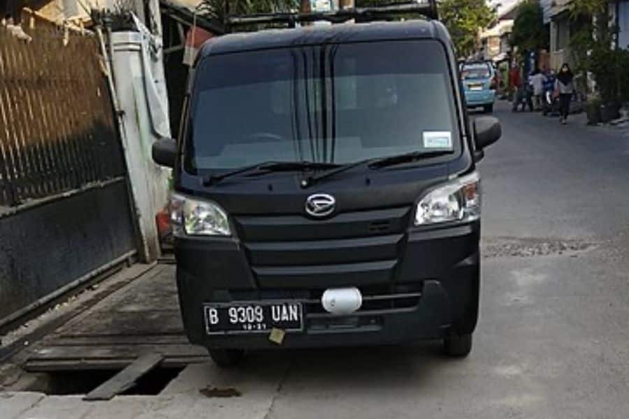 mobil luxio bekas