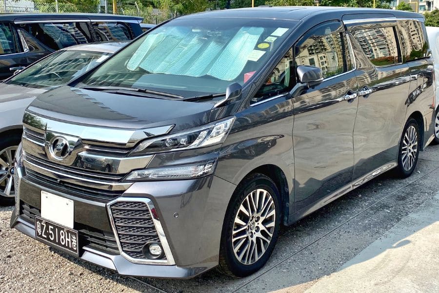 Read more about the article 8 Mobil yang Mirip Alphard dari Fitur dan Spesifikasinya