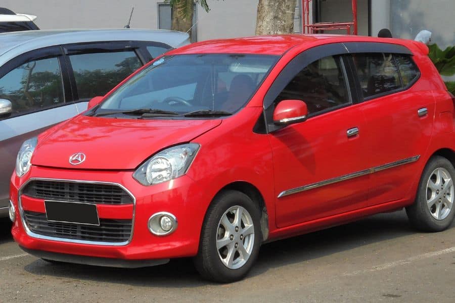 Read more about the article 8 Mobil Bekas Surabaya Dibawah 100 Juta, Irit dan Nyaman