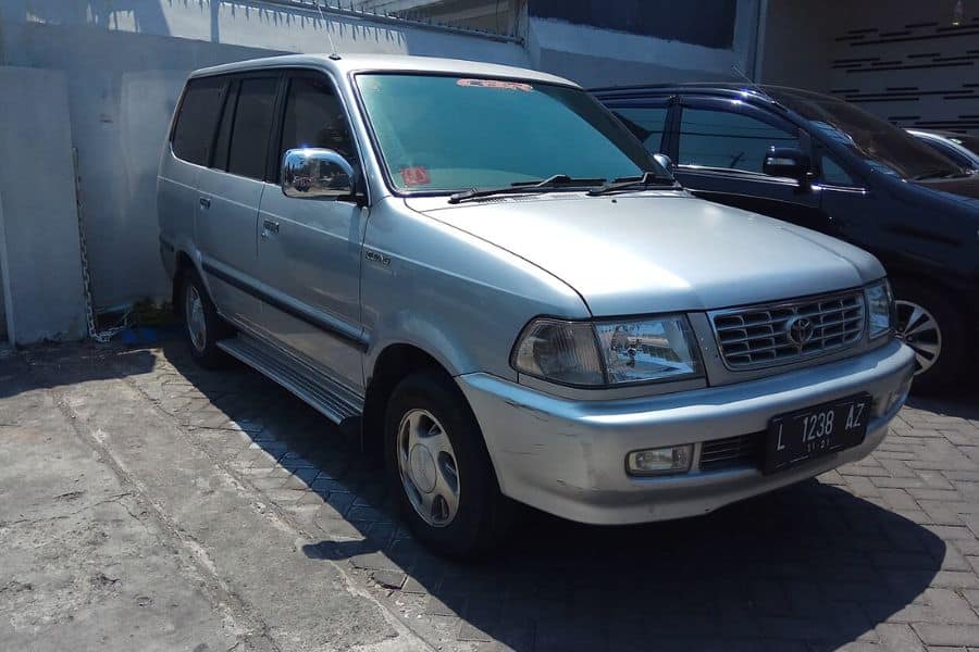 mobil kijang kapsul