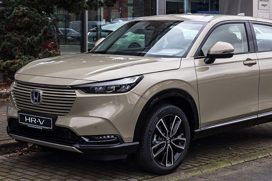 Read more about the article 6 Rekomendasi Warna Cat Mobil Keren, Semua Auto Nengok!