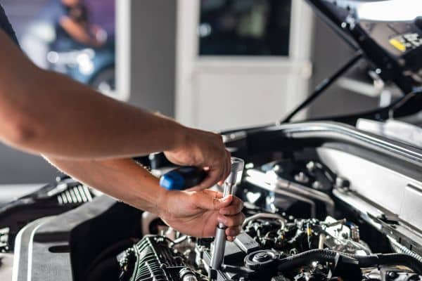 Read more about the article 13 Bengkel Mobil Jakarta Timur, Layanan Ramah Kerjaan Prima!