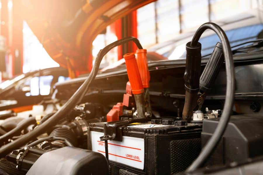 Read more about the article 8 Rekomendasi Charger Aki Mobil yang Bagus, Simpel Bertenaga