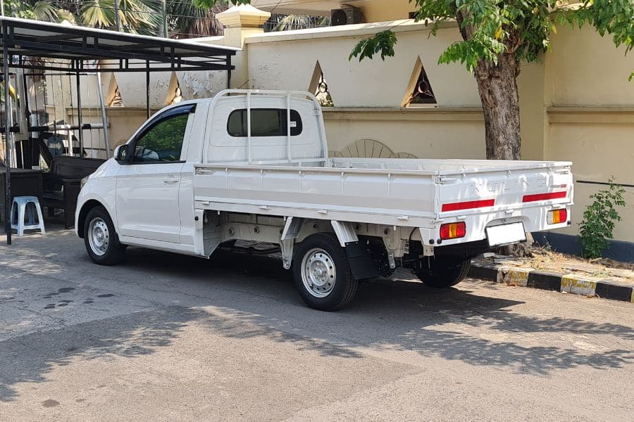 mobil bak terbuka