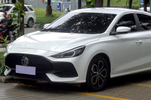 sedan paling irit